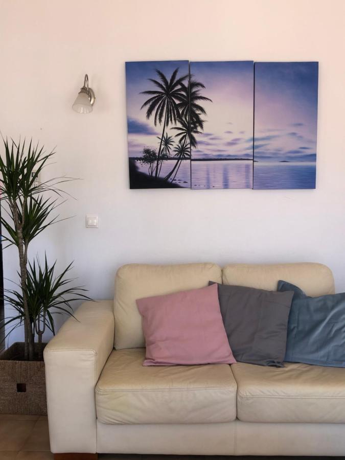Charming 2 Bed Next To Cabopino Beach, Spain Apartamento